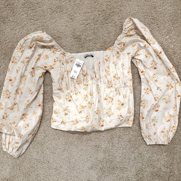 A&F Longsleeve Babydoll Poplin Tee - Picture 2 of 6